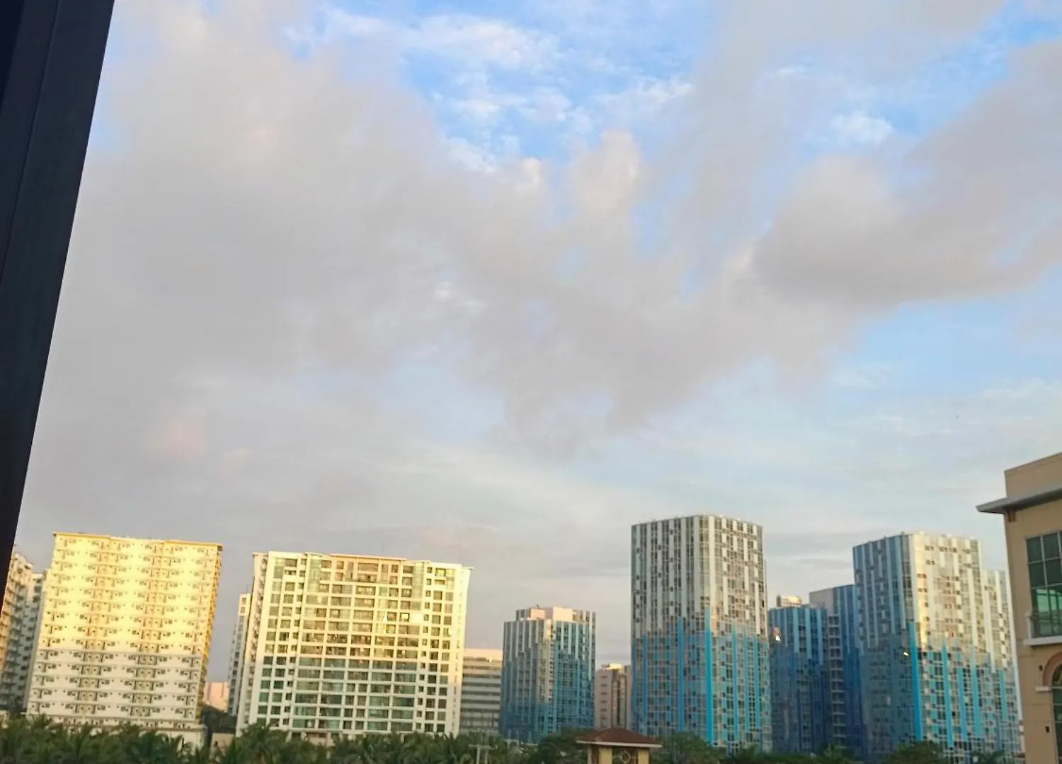 Shore 2 Residences By Askrentals Manila Hotel